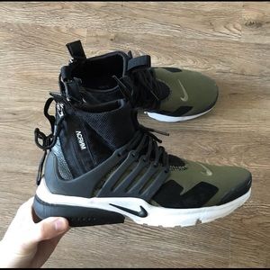 NIKE ACRONYM PRESTO IN OLIVE - US7-7.5 XXS